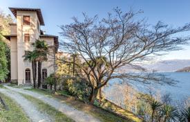 Просторная вилла с видом на озеро, садом и собственным участком пляжа, Каннобио, Италия за 5 100 000 €