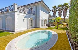 Новая вилла с бассейном, садом и парковкой недалеко от пляжа, Форте-дей-Марми, Италия за 5 800 € в неделю