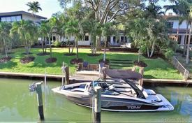 Отремонтированная вилла с бассейном, гаражом, террасой и видом на залив, Майами, США за 5 506 000 €