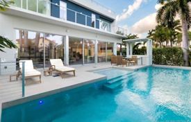 Современная вилла с патио, бассейном, террасой и видом на залив, Майами-Бич, США за $4 750 000