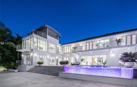 Современная вилла с задним двором, бассейном, зоной отдыха, террасами и гаражом, Майами-Бич, США за 15 669 000 €