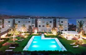 Современные апартаменты с видом на море в новой резиденции с бассейном, в 400 метрах от пляжа, Эстепона, Испания за 327 000 €