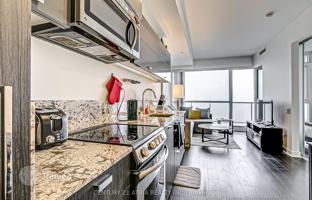 4-комнатная квартира на Аделаида-стрит Запад за C$895 000