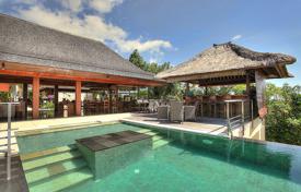 Традиционная вилла с бассейном, тренажерным залом и спа-зоной, Дримлэнд, Бали, Индонезия за 2 700 € в неделю