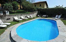 Историческая вилла с панорамным видом на озеро, бассейном и садом, Менаджо, Италия за 5 700 € в неделю
