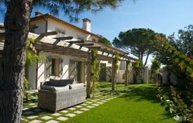 Элитная вилла с большим бассейном и садом, Кастильоне-делла-Пеская, Италия за 10 200 € в неделю