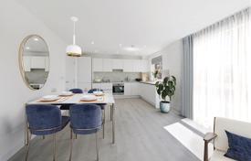 Трехкомнатная квартира в новом комплексе у канала, Хайес, Лондон, Великобритания за £444 000