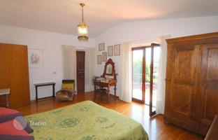 5-комнатная вилла 298 м² в Кастельнуово-Берарденга за 750 000 €