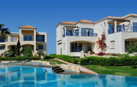 Резиденция на берегу моря с садами рядом с автомагистралью, Ханья, Греция за От 400 000 €