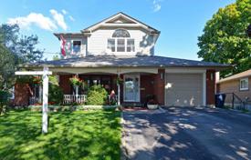 Дом в городе в Скарборо, Торонто, Онтарио,  Канада за C$1 154 000