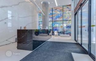 2-комнатная квартира на Рохэмптон-авеню за C$867 000