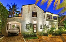 Недавно отремонтированная вилла с патио, бассейном и террасой, Майами-Бич, США за $2 480 000