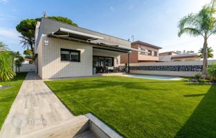 4-комнатный коттедж 262 м² в Камбрильсе за 1 200 000 €