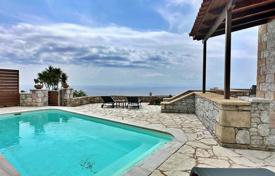 Двухэтажная вилла с бассейном недалеко от моря в Месинии, Пелопоннес, Греция за 450 000 €