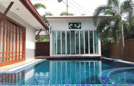 Дом с 2 спальнями и бассейном в поселке в Южной Паттайе за $170 000