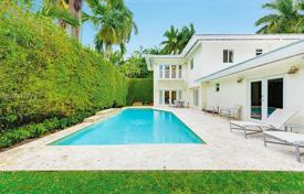 Комфортабельная вилла с патио, бассейном и террасой, Майами-Бич, США за 2 995 000 €