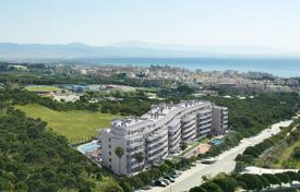 Апартаменты с 3 спальнями и видом на море в Торремолинос за 425 000 €