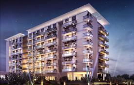 Новые апартаменты с балконом в жилом комплексе с бассейном и тренажерным залом, Дубай, ОАЭ. Цена по запросу