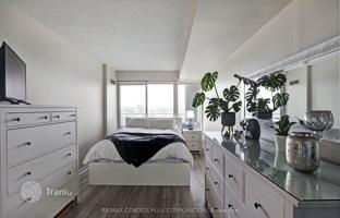 4-комнатная квартира в Квинсвей за C$698 000
