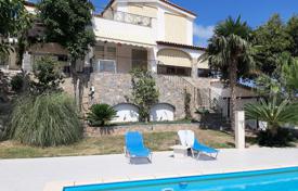 Меблированная вилла с тремя апартаментами, бассейном и живописным видом, Милатос, Крит, Греция за 470 000 €
