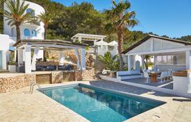 Белоснежная меблированная вилла с двумя бассейнами и двумя апартаментами, Ибица, Балеарские острова, Испания за 9 500 € в неделю