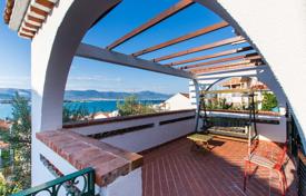 Меблированный дом с гаражом в 150 метрах от моря, Трогир, Хорватия за 569 000 €