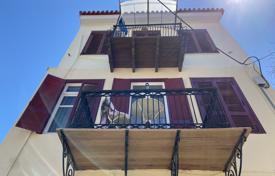 Двухуровневые апартаменты с балконом в историческом центре города, в 150 метрах от моря, Нафплион, Греция за 530 000 €