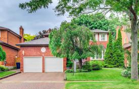 Дом в городе в Скарборо, Торонто, Онтарио,  Канада за C$1 517 000