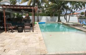 Комфортабельная вилла с задним двором, бассейном, гаражом и террасой, Майами, США за $1 175 000