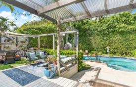 Дом в городе в Майами-Бич, США за $2 375 000