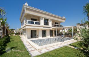4-комнатная вилла 230 м² в Кушадасах за 40 536 000 TRY