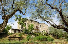 Каменный особняк с фермой по производству вин и оливкового масла, Перуджа, Италия за 850 000 €