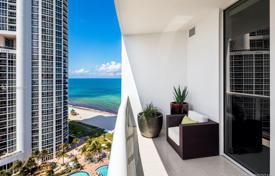 Светлые апартаменты с видом на океан в резиденции на первой линии от пляжа, Санни Айлс Бич, Флорида, США за $800 000