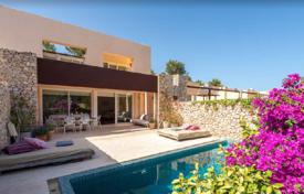 Двухэтажная вилла с бассейном рядом с полем для гольфа, Ибица, Балеарские острова, Испания за 5 400 € в неделю
