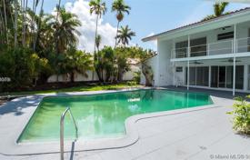 Уютная вилла с патио, бассейном, террасой и видом на залив, Холливуд, США за $2 100 000