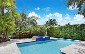 Просторная вилла с садом, задним двором, бассейном, зоной отдыха и гаражом, Форт-Лодердейл, США за $1 750 000