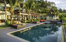 Двухэтажная вилла с бассейном, садом и видом на море недалеко от пляжа, Пхукет, Таиланд за 3 875 000 €