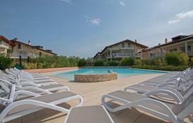 Элитные апартаменты с садом и панорамным видом в комфортабельной резиденции, в престижном районе, Сирмионе, Италия за 600 000 €