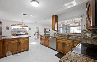 3-комнатный дом 237 м² в Пемброк-Пайнс за $849 000