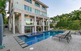 Комфортабельная вилла с бассейном, спа, гаражом и террасой, Майами, США за $2 999 000