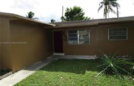 Дом в городе в Севере Майами Бич, США за $485 000
