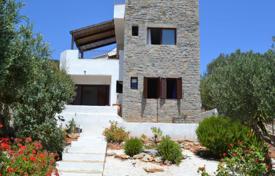 Уютная вилла с террасой, бассейном, видом на море и просторным участком, недалеко от пляжа, Элунда, Крит, Греция за 280 000 €