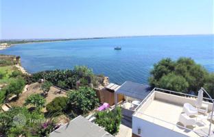 Отремонтированная вилла на первой линии от моря, Испика, Сицилия, Италия за 1 100 000 €