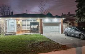 Дом в городе в Скарборо, Торонто, Онтарио,  Канада за C$1 909 000