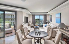 Апартаменты с просторной террасой и панорамным видом на море в престижной охраняемой резиденции со спа-зоной и двумя бассейнами, Жуан ле Пен за 6 300 € в неделю