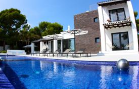 Вилла с отдельным гостевым домом и видом на море, на огороженном участке с садом и бассейном, 250 метров от пляжа, Сан-Хосе, Ибица, Испания за 20 500 € в неделю