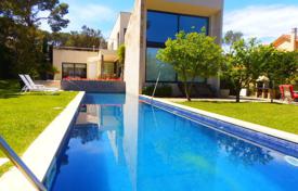 Вилла с садом, бассейном и гаражом, рядом с пляжем, Плайя‑де-Аро, Жирона, Испания за 8 000 € в неделю