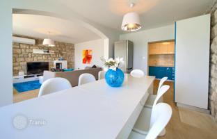 7-комнатный дом 200 м² в Нови-Винодолски за 675 000 €