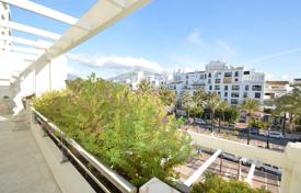 Просторные апартаменты с гаражом и террасой в жилом комплексе с бассейнами и садами, Пуэрто-Банус, Испания за 1 600 000 €