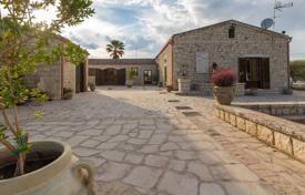 Историческая вилла с бассейном и пышным садом в Модике, Сицилия, Италия за 5 800 € в неделю